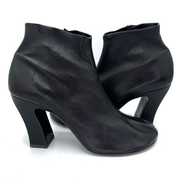 KHAITE Leather Ankle Boots Black Heel Women’s Size 8.5  Sleek Minimal - Picture 1 of 11